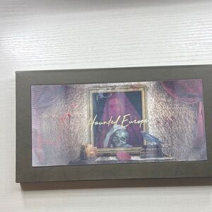 Nomad Haunted Europe Eyeshadow Palette -